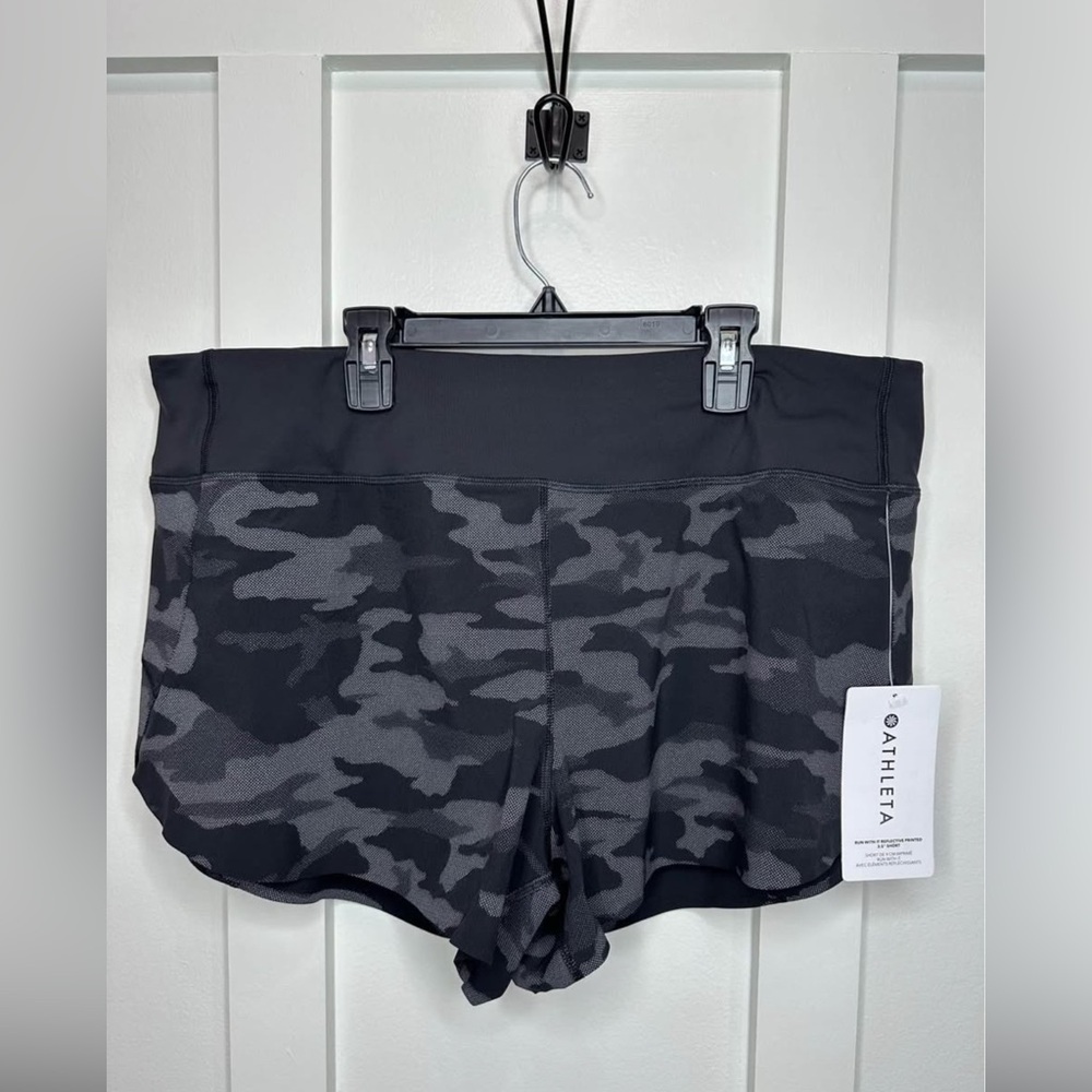 Athleta Run With It Shorts Black Camo NWT Size XL - 0251